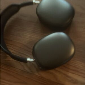 Apple Over-Ear Headphones - Dark Gray i have the box